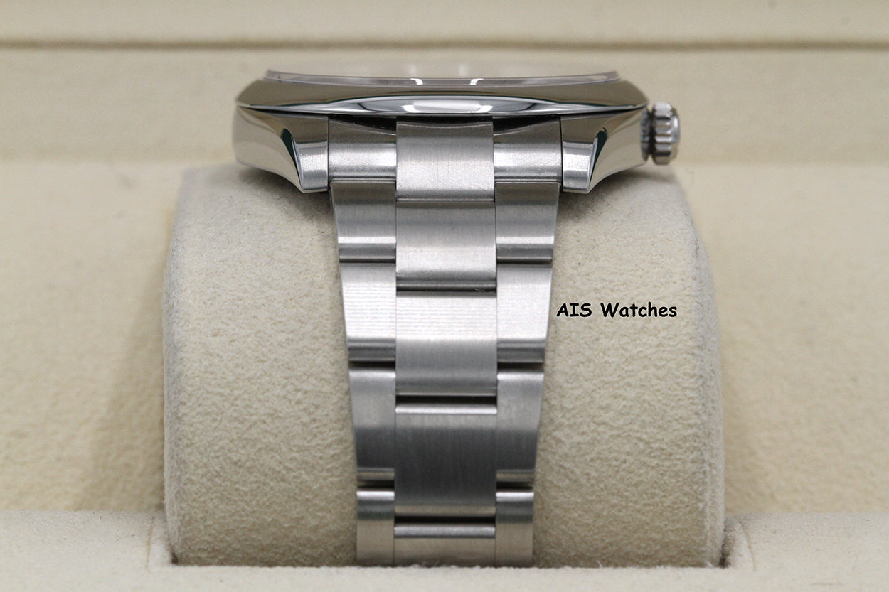 Rolex 124300 Oyster Perpetual 41 MM Green Dial 2023 Box & Papers