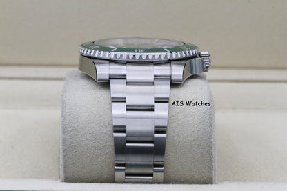 Rolex Submariner 116610LV HULK Green Dial and Ceramic Bezel 2018 Box & Paper