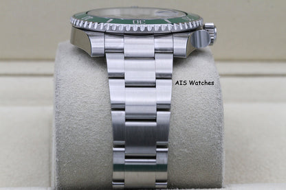 Rolex Submariner 116610LV HULK Green Dial and Ceramic Bezel 2016 Box & Paper