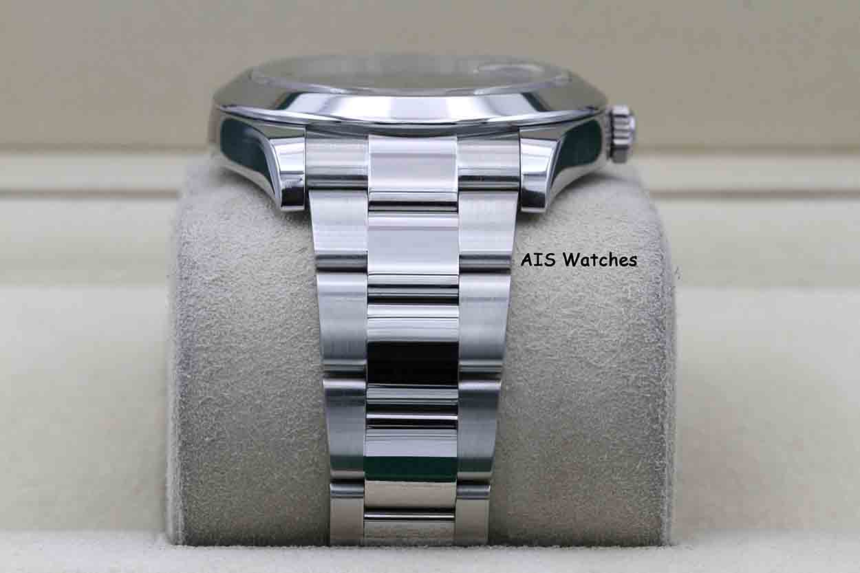 Rolex Datejust II 41MM 116300 Black Roman Dial Stainless Steel Box & Papers