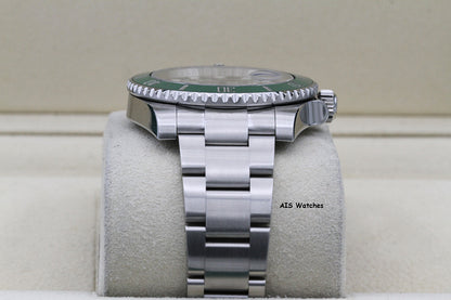 Rolex Submariner 116610LV HULK Green Dial and Ceramic Bezel 2012 Box & Paper