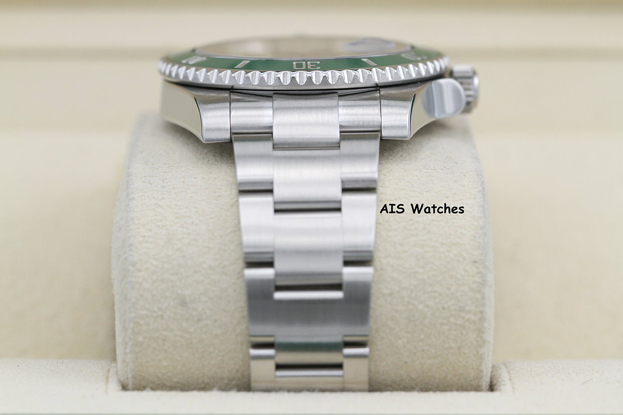 Rolex Submariner 116610LV HULK Green Dial and Ceramic Bezel Box & RSC Card 2022