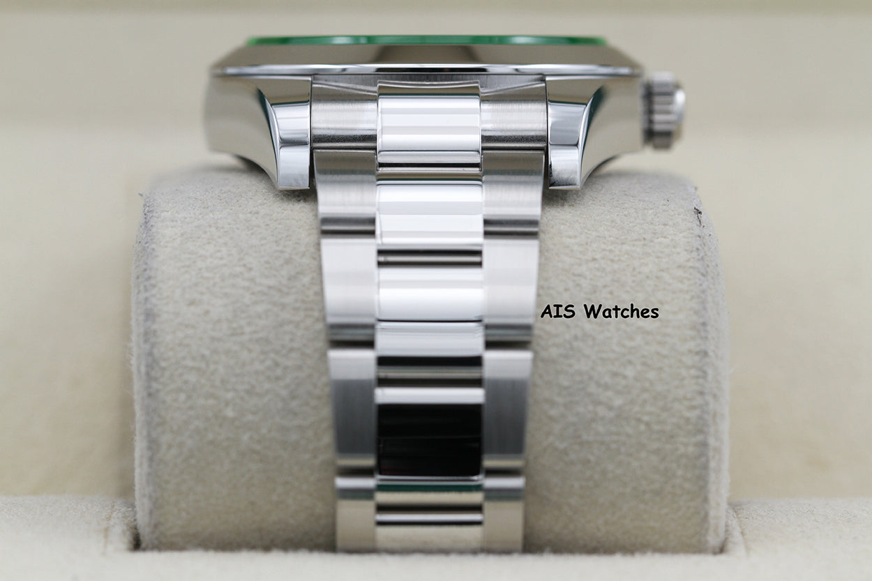 Rolex Milgauss 116400GV Black Dial / Green Crystal 2022 Box & Papers