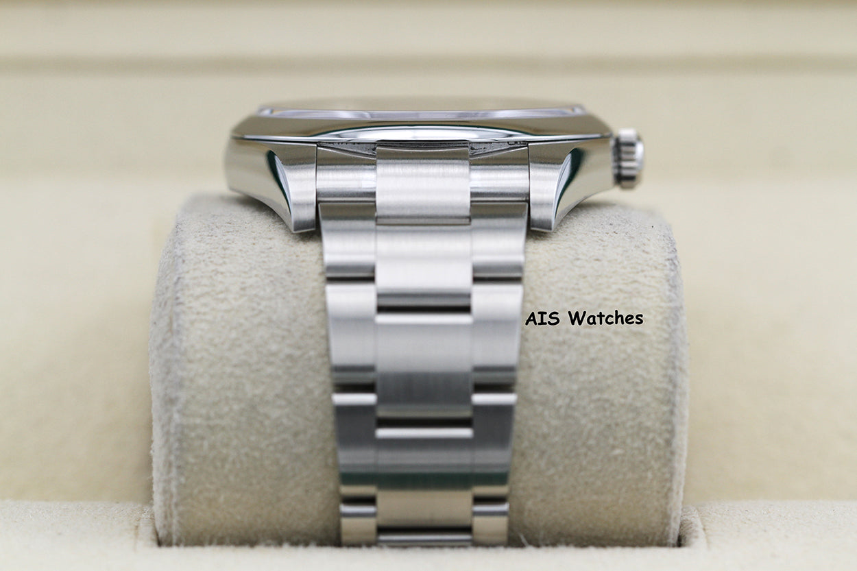 Rolex 114300 Oyster Perpetual 39MM Rhodium Dial 2018 Box & Papers