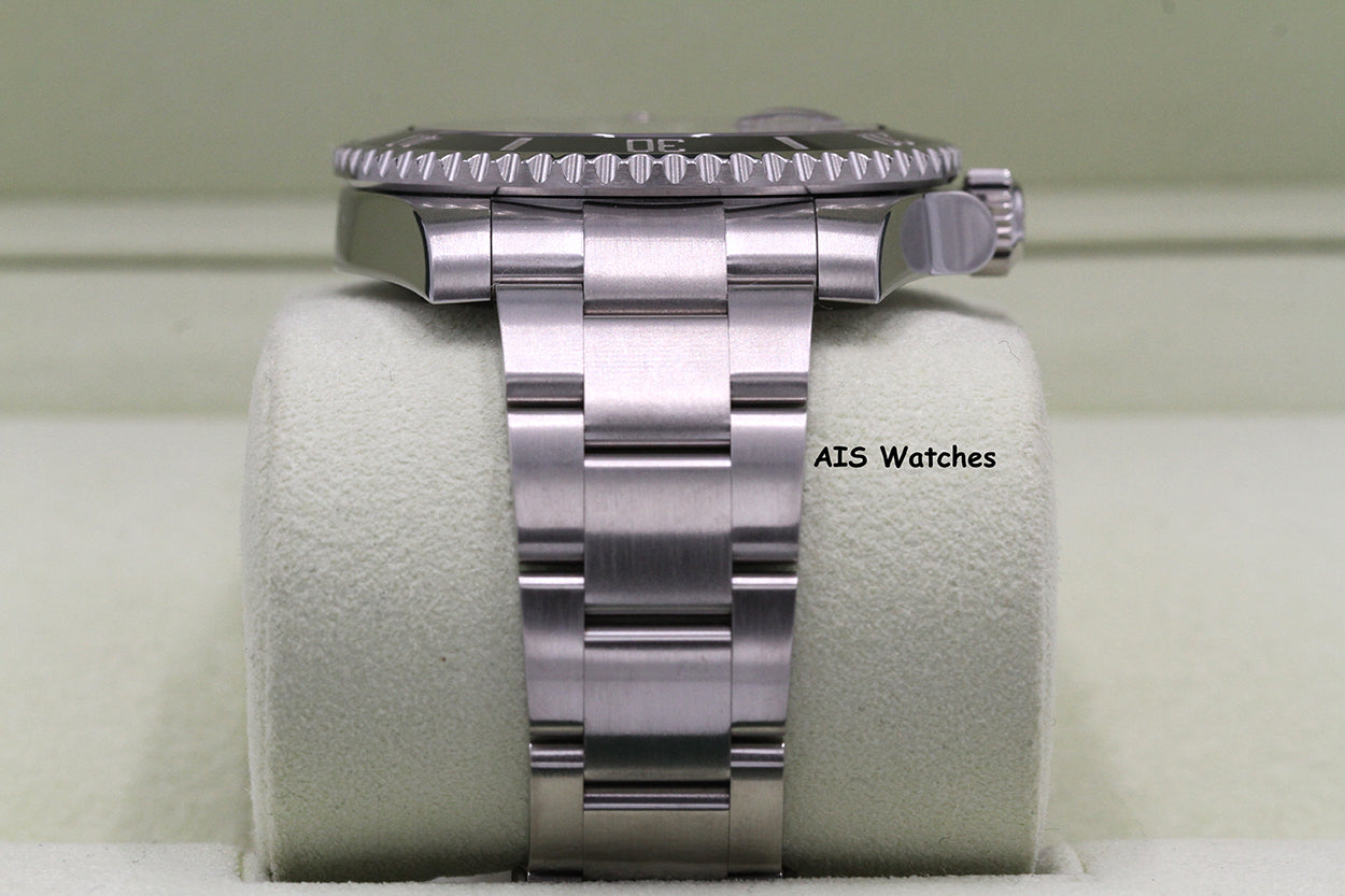 Rolex 116610LN Submariner Date 40MM Black Ceramic Bezel 2013 Box & Papers