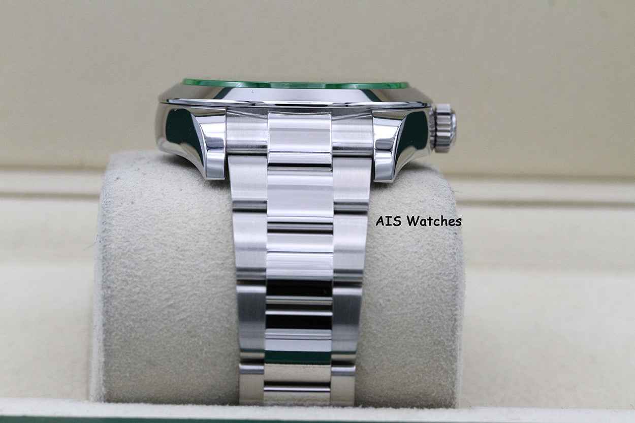 Rolex Milgauss 116400GV Black Dial / Green Crystal 2021 Box & Papers