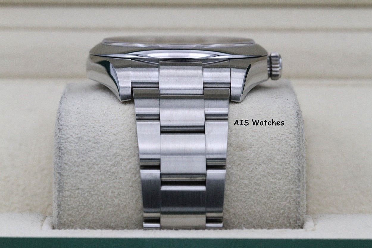 Rolex 114300 Oyster Perpetual 39MM Blue Dial 2018 Box & Paper