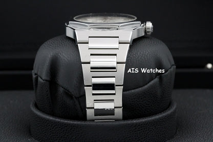 Girard-Perregaux Laureato 81010-11-131-11A White Dial 42MM Box & Paper