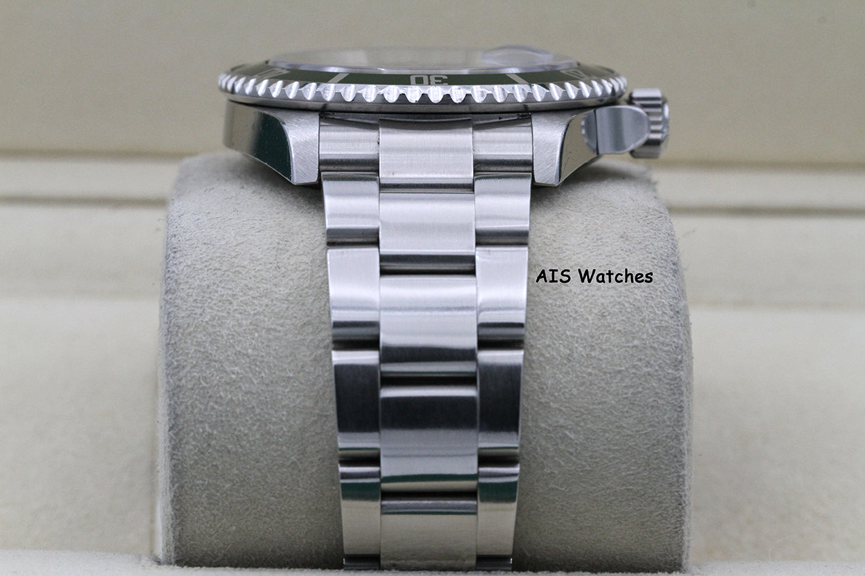 Rolex Submariner 16610LV 50th Anniversary Kermit D Serial Box & Papers