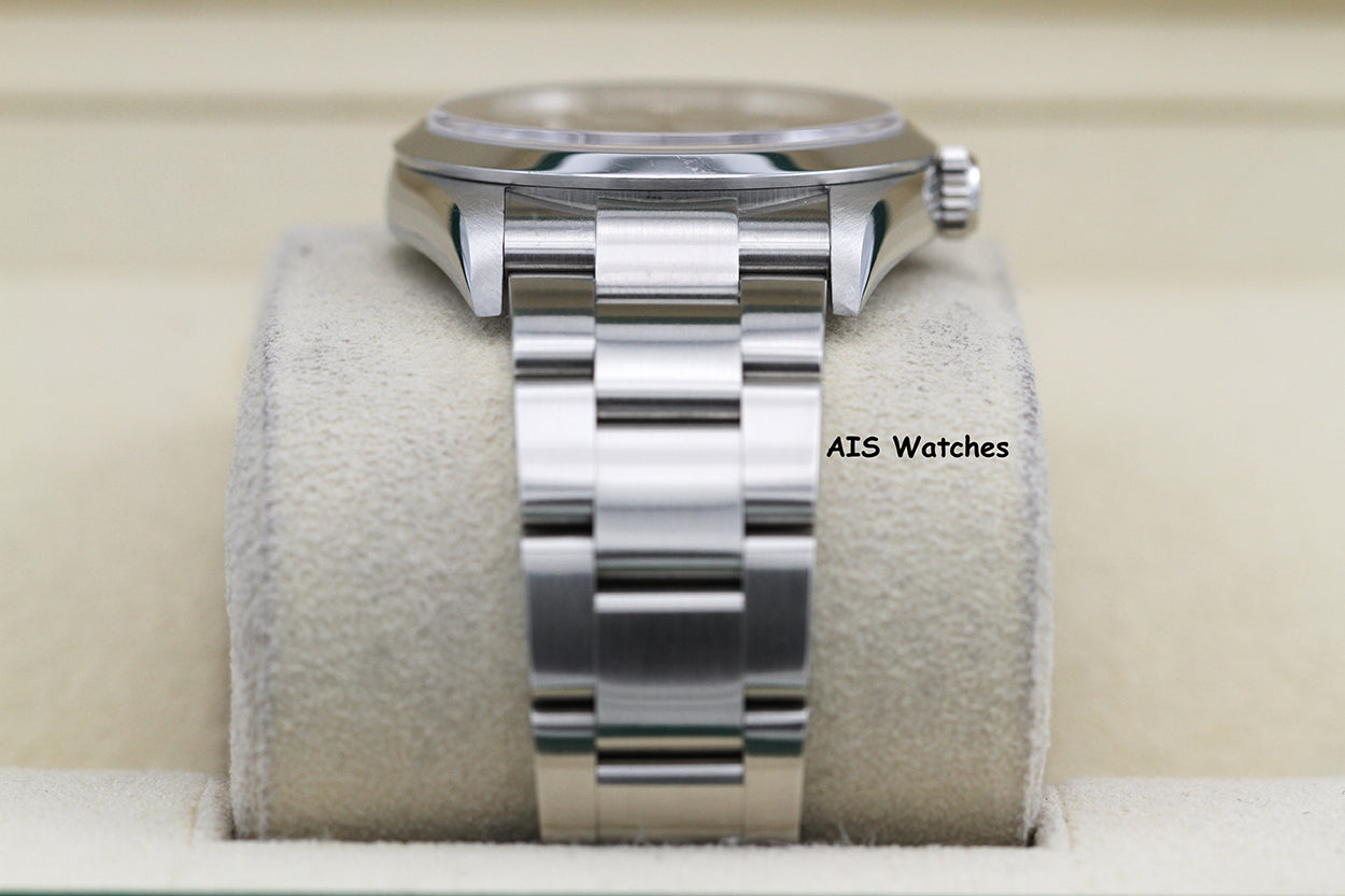 Rolex Explorer 114270 F Serial 36 MM with Papers