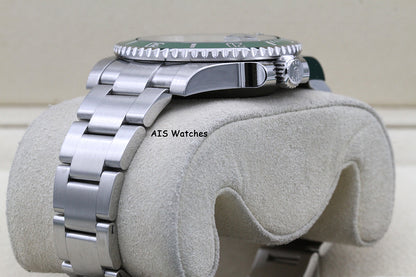 Rolex Submariner 116610LV HULK Green Dial and Ceramic Bezel 2016 Box & Paper