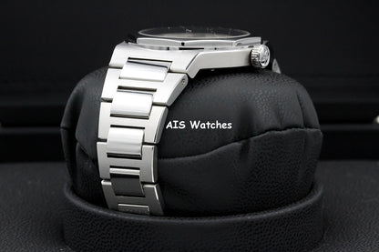 Girard-Perregaux Laureato 81010-11-131-11A White Dial 42MM Box & Paper