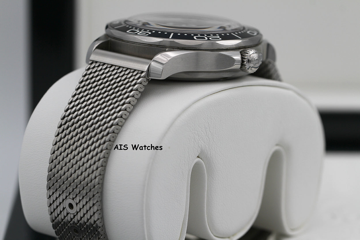 Omega Seamaster 300 Diver 007 James Bond 60th 210.30.42.20.03.002 42MM B&P