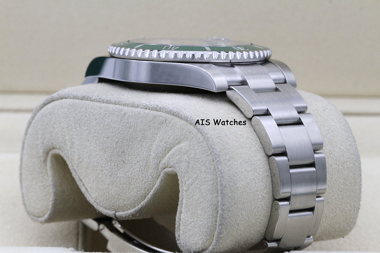 Rolex Submariner 116610LV HULK Green Dial and Ceramic Bezel 2018 Box & Paper