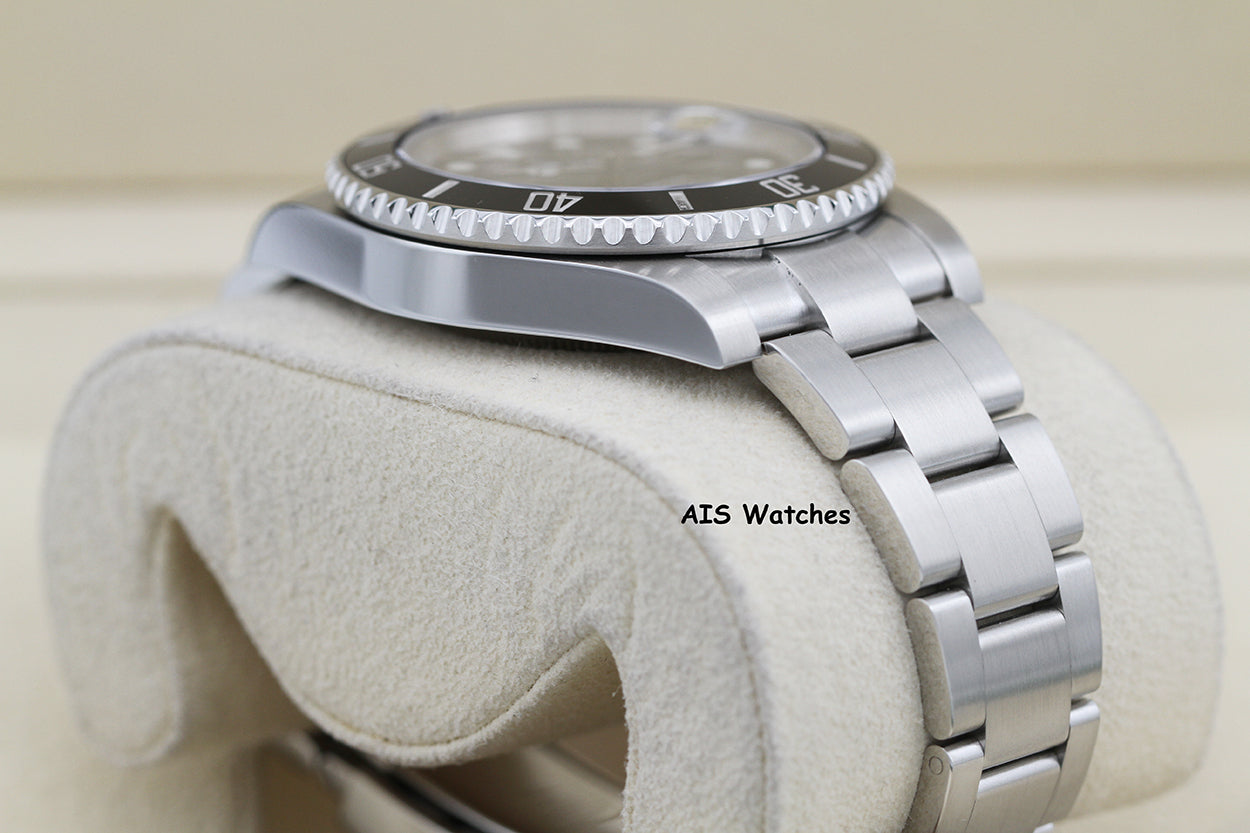 Rolex 116610LN Submariner Date 40MM Black Ceramic Bezel 2018 Box & Papers