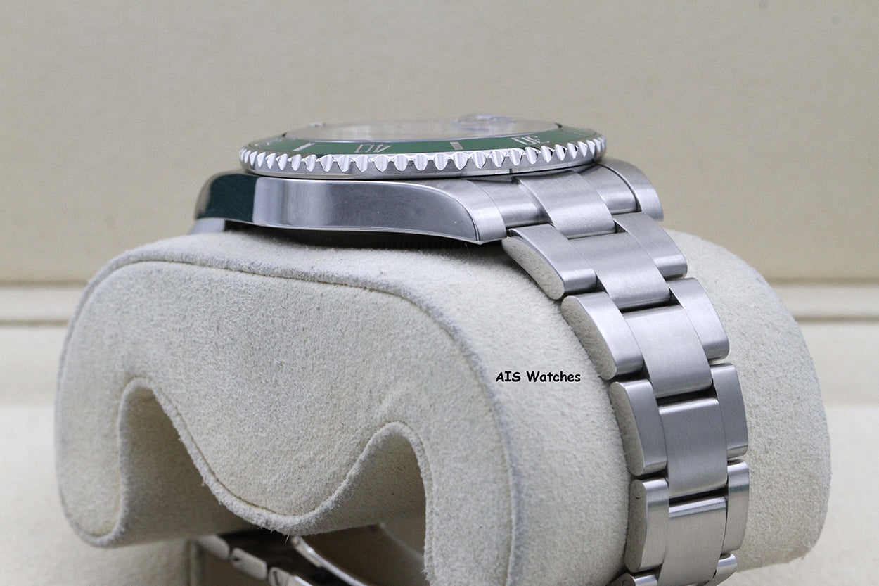Rolex Submariner 116610LV HULK Green Dial and Ceramic Bezel 2012 Box & Paper