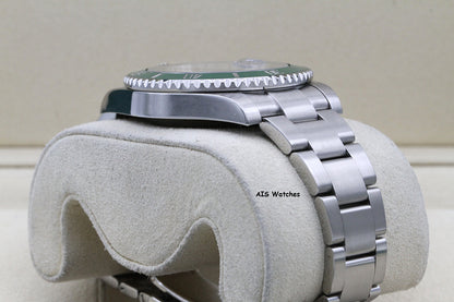 Rolex Submariner 116610LV HULK Green Dial and Ceramic Bezel 2012 Box & Paper