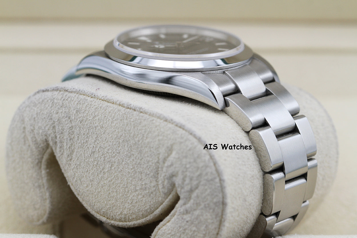 Rolex Explorer 114270 Z Serial 36 MM with Papers