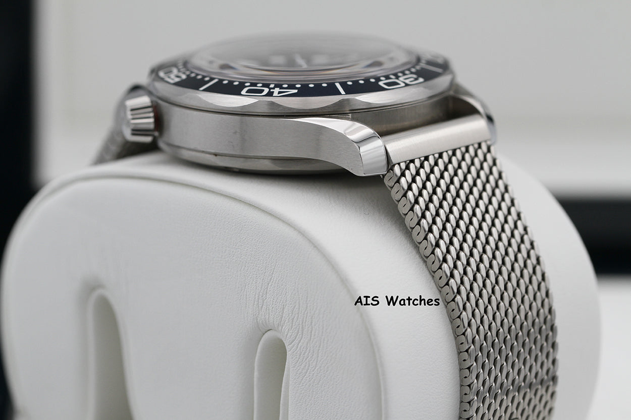 Omega Seamaster 300 Diver 007 James Bond 60th 210.30.42.20.03.002 42MM B&P