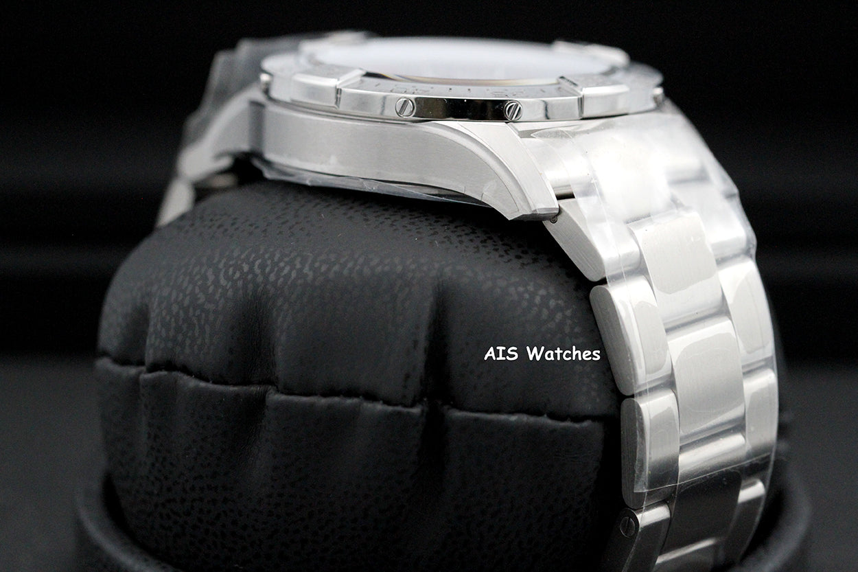 BNIB Breitling Avenger Automatic A17328101B1A1 Black Dial Bracelet SS 42MM B&P