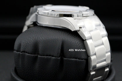 BNIB Breitling Avenger Automatic A17328101B1A1 Black Dial Bracelet SS 42MM B&P