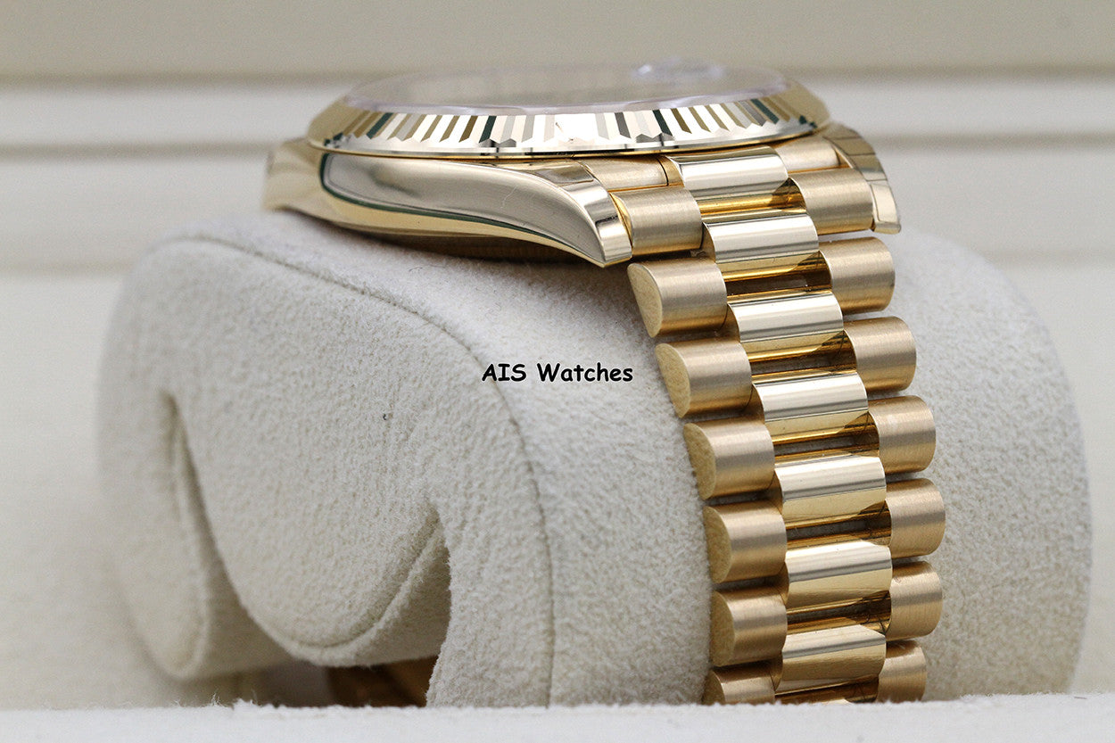 BNIB Rolex 228238 DayDate 40MM DD40 Yellow Gold Green Roman Dial B&P