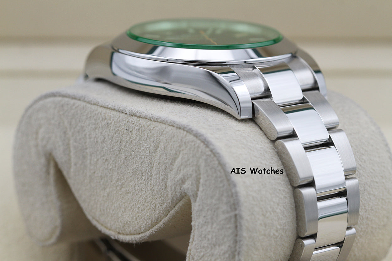 Rolex Milgauss 116400GV Black Dial / Green Crystal 2022 Box & Papers