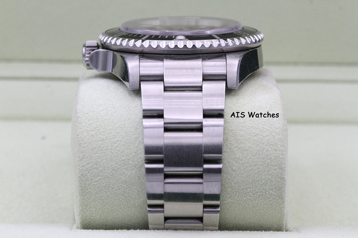 Rolex Sea Dweller 16600 SD Z Serial 40MM No Hole Case / SEL B&P