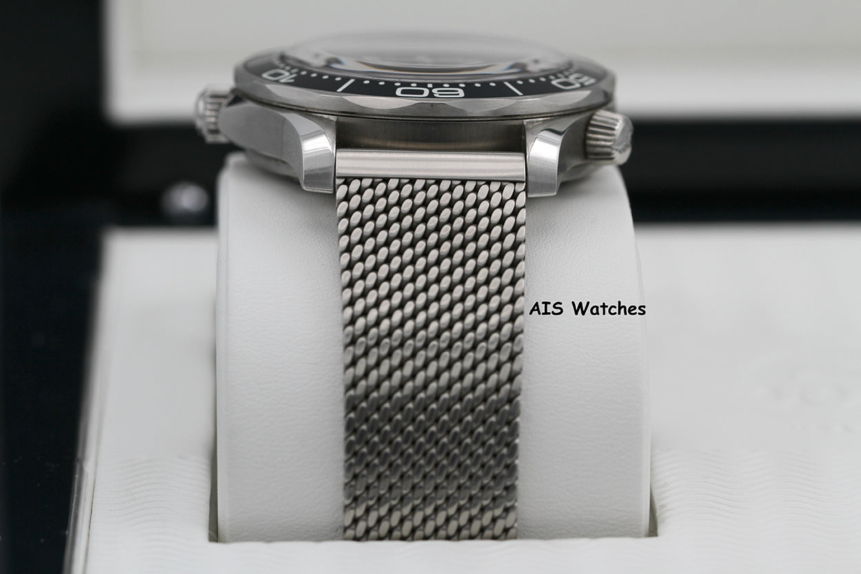 Omega Seamaster 300 Diver 007 James Bond 60th 210.30.42.20.03.002 42MM B&P