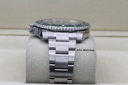 Rolex Submariner 116610LV HULK Green Dial and Ceramic Bezel 2018 Box & Paper