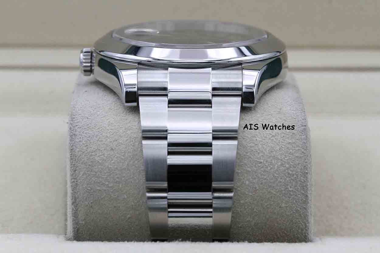 Rolex Datejust II 41MM 116300 Black Roman Dial Stainless Steel Box & Papers