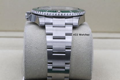 Rolex Submariner 116610LV HULK Green Dial and Ceramic Bezel 2016 Box & Paper