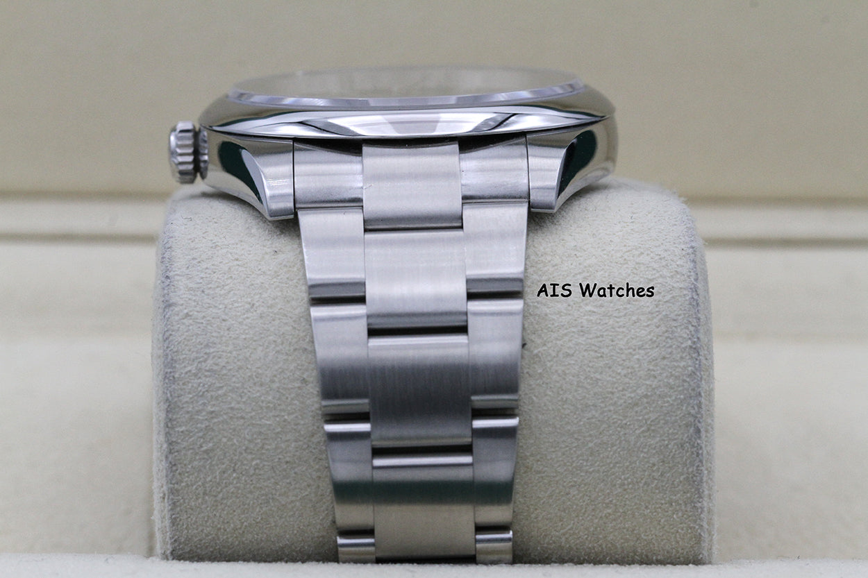 Rolex 124300 Oyster Perpetual 41 MM Green Dial 2022 Box & Papers