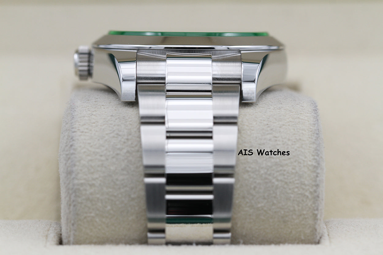 Rolex Milgauss 116400GV Black Dial / Green Crystal 2022 Box & Papers