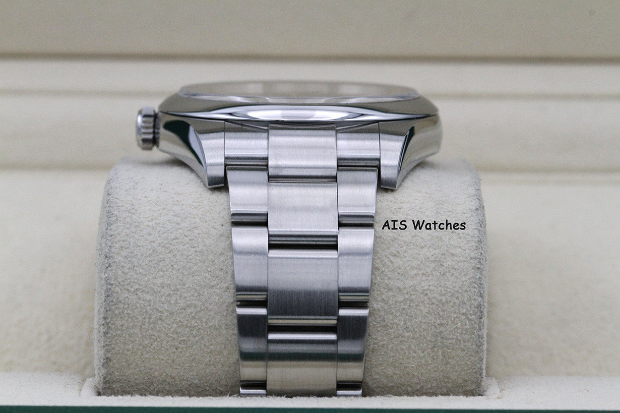 Rolex 114300 Oyster Perpetual 39MM Blue Dial 2018 Box & Paper