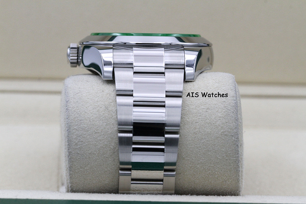 Rolex Milgauss 116400GV Black Dial / Green Crystal 2021 Box & Papers