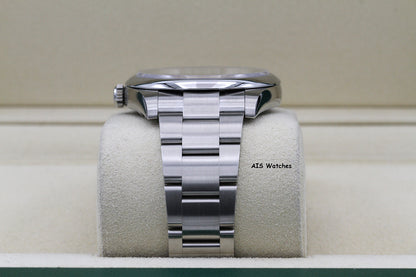 BNIB/NOS Rolex 124300 Oyster Perpetual 41 MM Green Dial Box & Paper