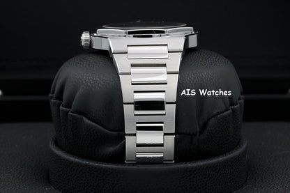 Girard-Perregaux Laureato 81010-11-131-11A White Dial 42MM Box & Paper