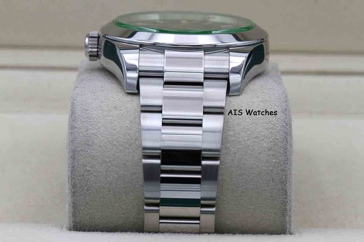 Rolex Milgauss 116400 GV Green Crystal Black Dial 2021 Box & Papers