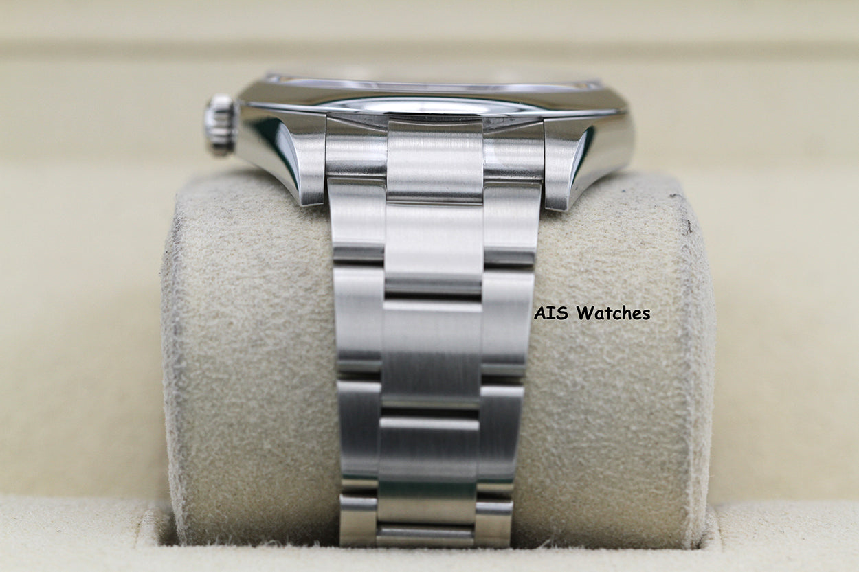Rolex 114300 Oyster Perpetual 39MM Rhodium Dial 2018 Box & Papers