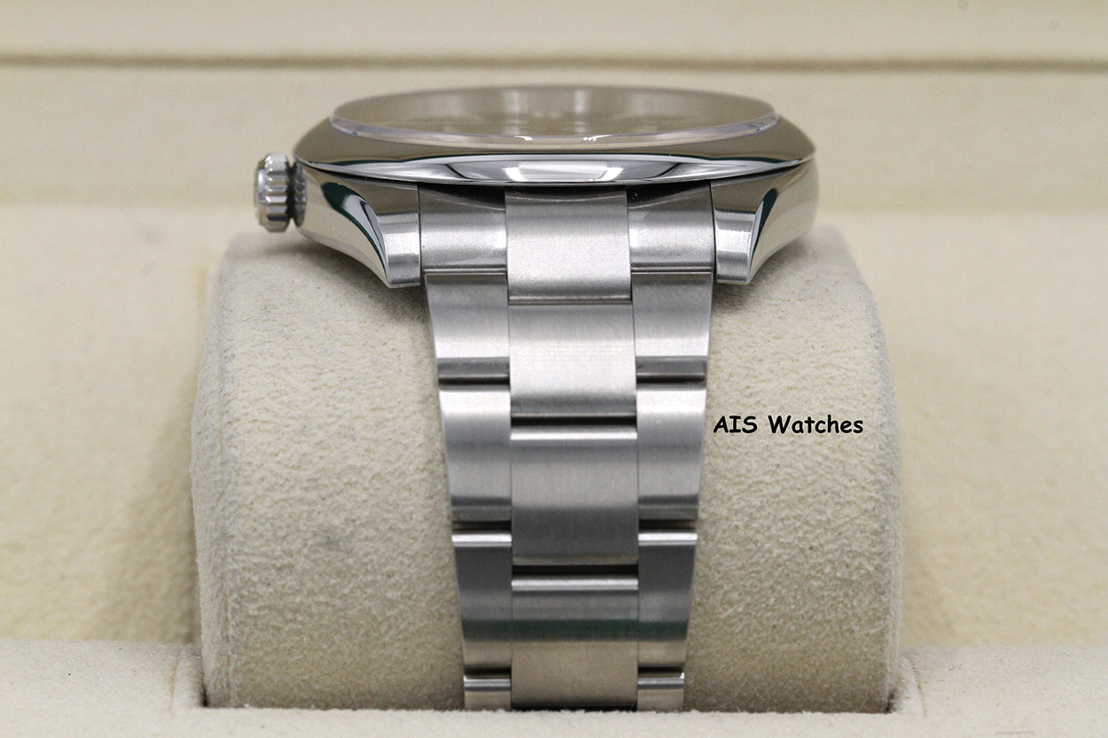 Rolex 124300 Oyster Perpetual 41 MM Green Dial 2023 Box & Papers