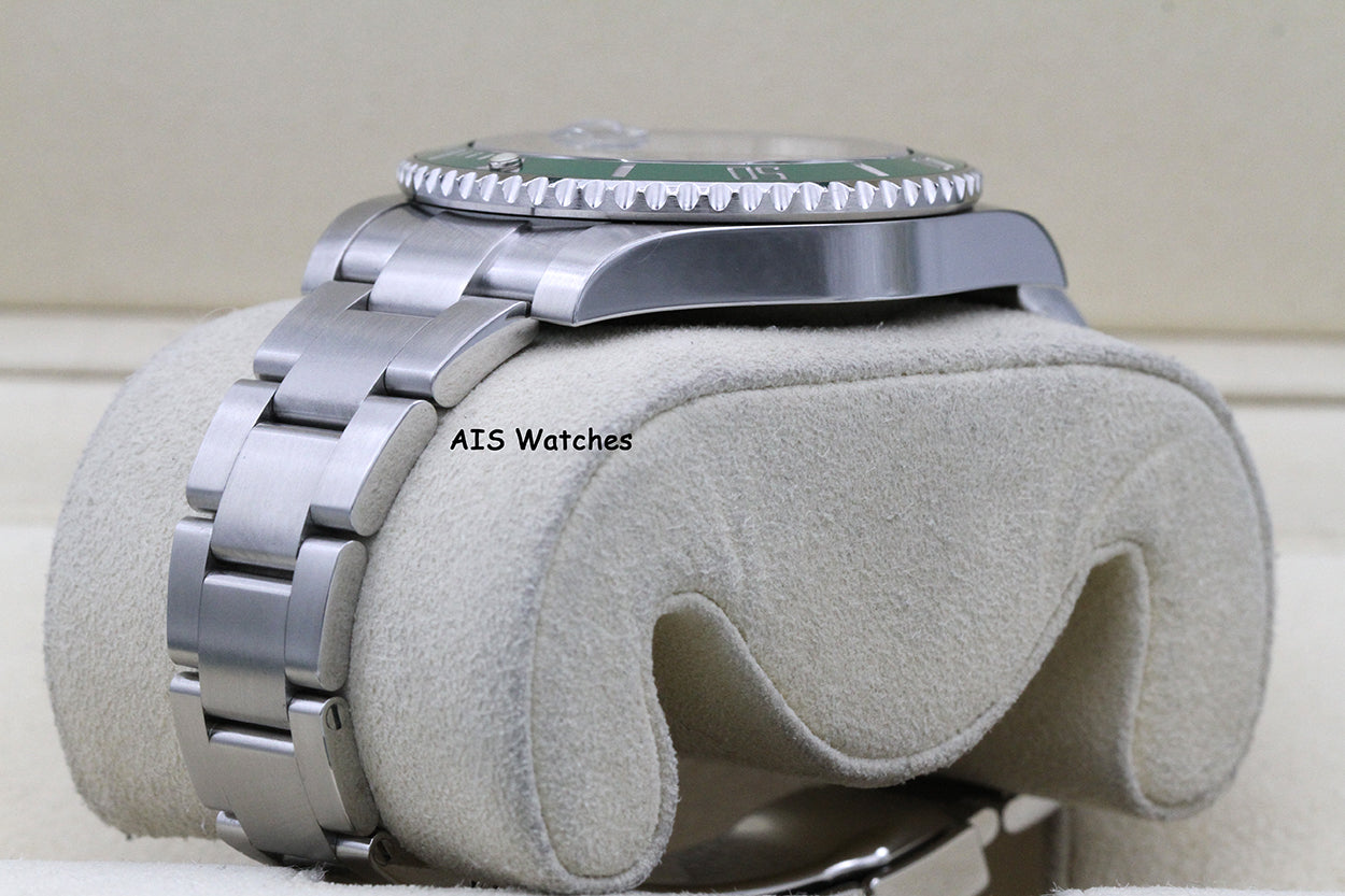 Rolex Submariner 116610LV HULK Green Dial and Ceramic Bezel 2018 Box & Paper