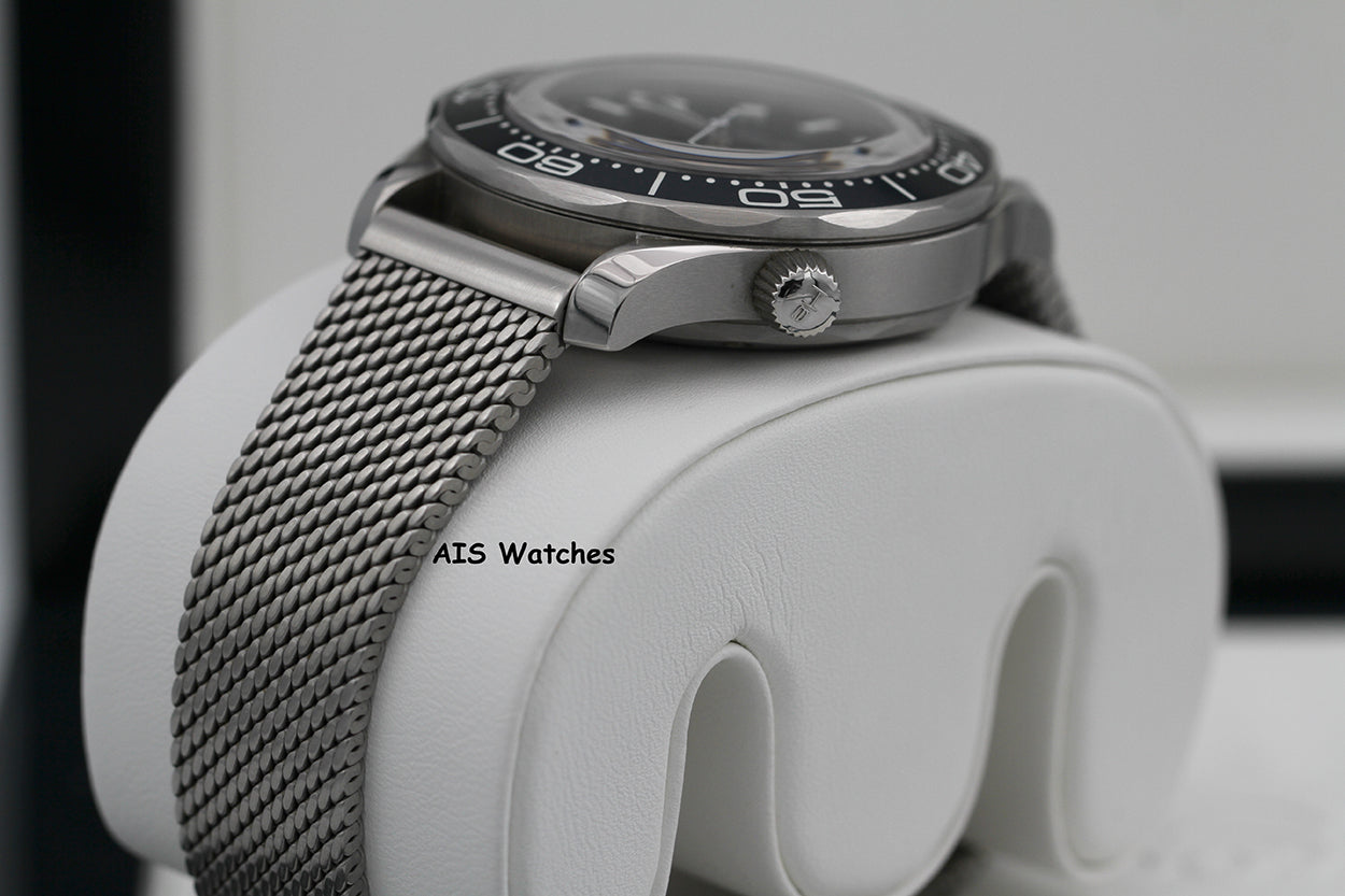 Omega Seamaster 300 Diver 007 James Bond 60th 210.30.42.20.03.002 42MM B&P