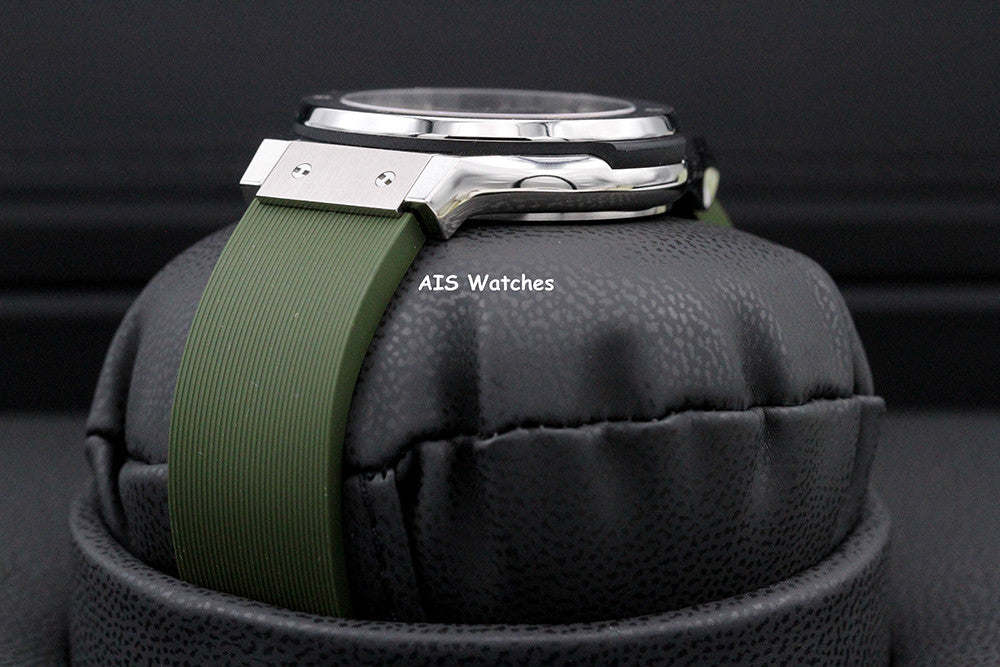 BNIB Hublot Classic Fusion Titanium 565.NX.8970.RX Green Dial 38MM