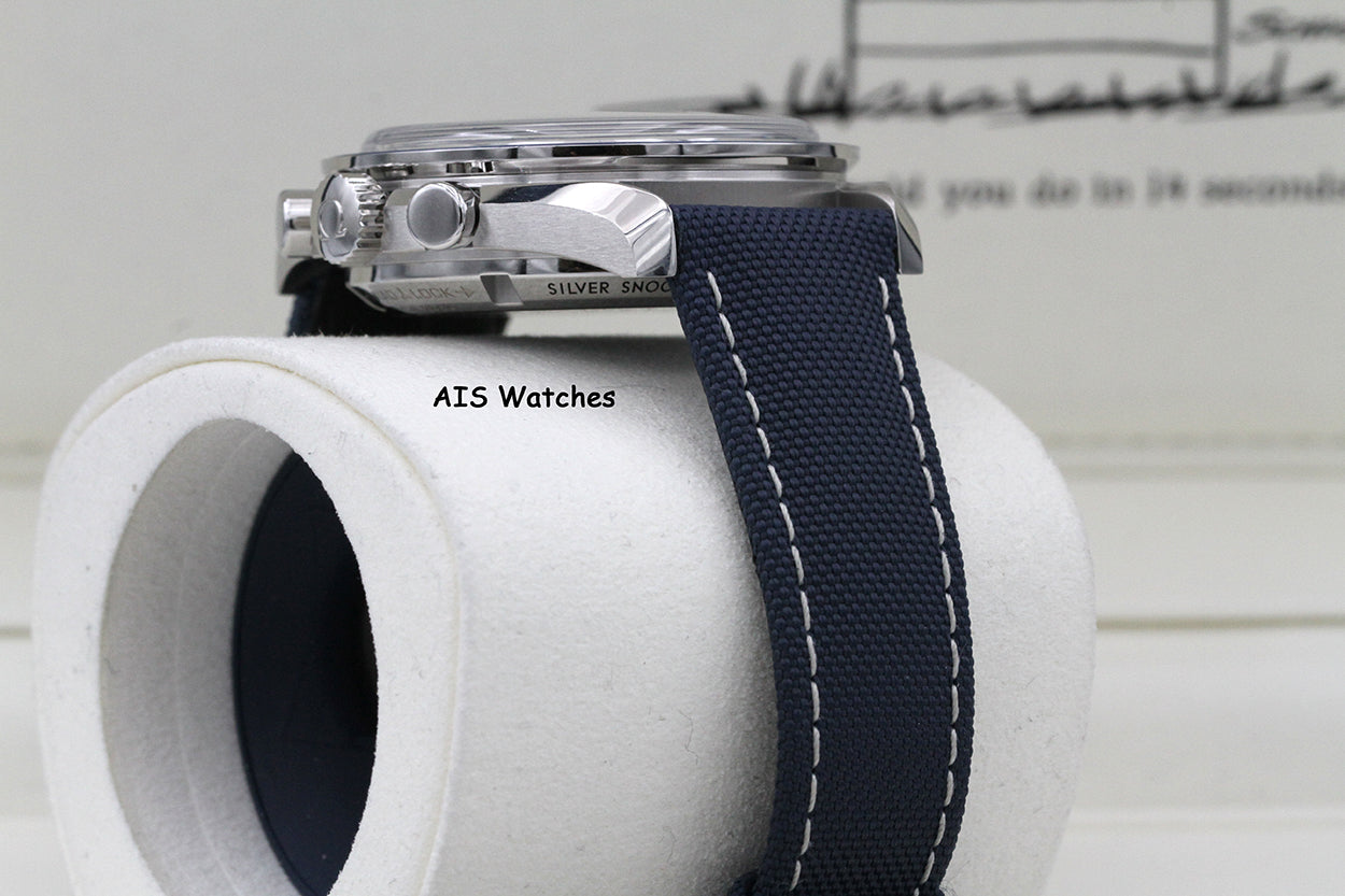 BNIB Omega SpeedMaster Moonwatch Apollo 13 Silver Snoopy 310.32.42.50.02.001 BP