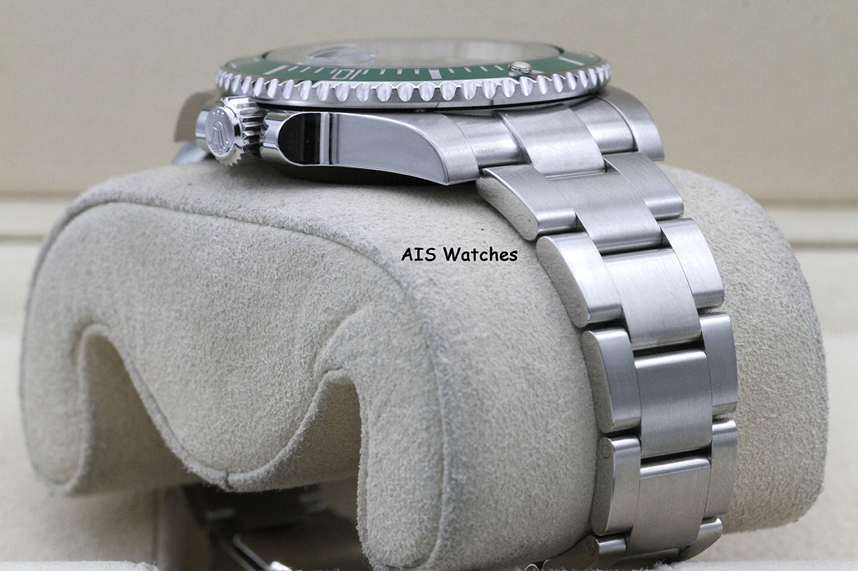 Rolex Submariner 116610LV HULK Green Dial and Ceramic Bezel 2016 Box & Paper