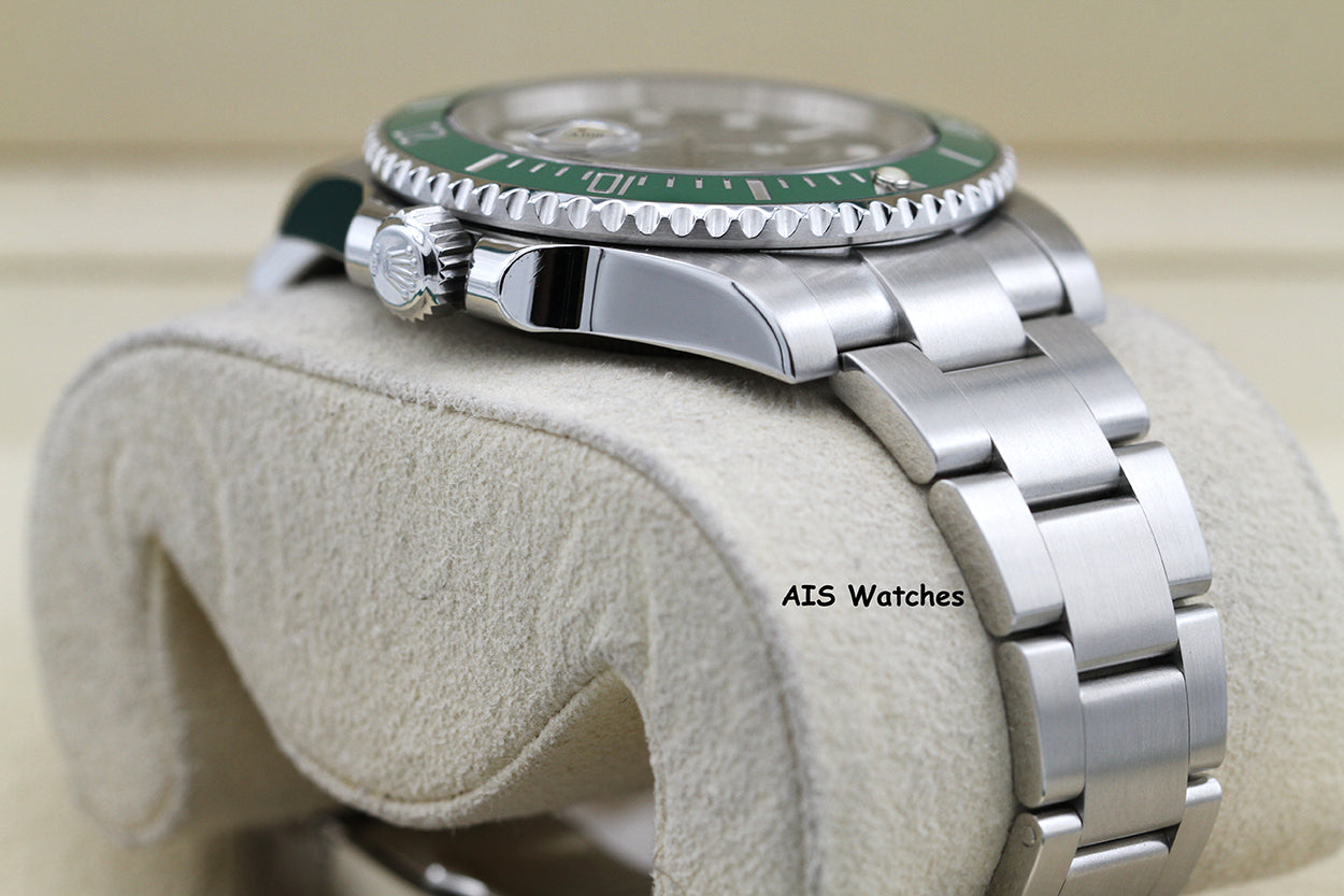 Rolex Submariner 116610LV HULK Green Dial and Ceramic Bezel 2016 Box & Paper