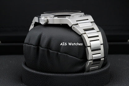 Girard-Perregaux Laureato 81010-11-131-11A White Dial 42MM Box & Paper