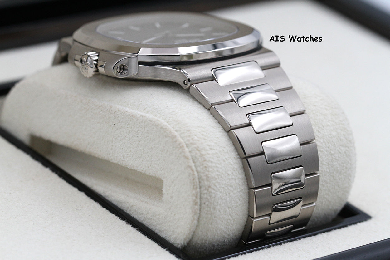 BNIB Patek Philippe 5811/G Nautilus Blue Dial 18K White Gold Box & Papers