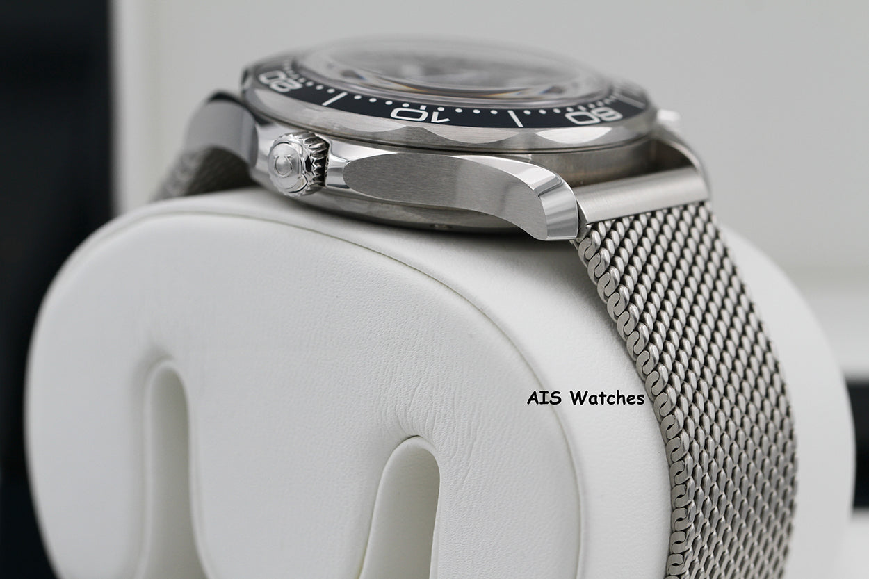 Omega Seamaster 300 Diver 007 James Bond 60th 210.30.42.20.03.002 42MM B&P